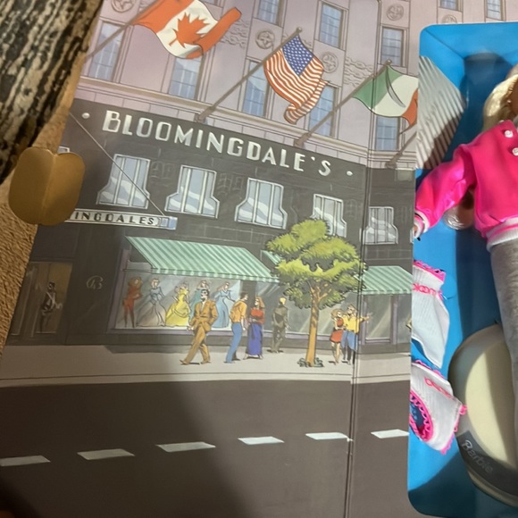 NIB - 1996 Barbie of Bloomingdale’s Special Edition - Picture 5 of 10